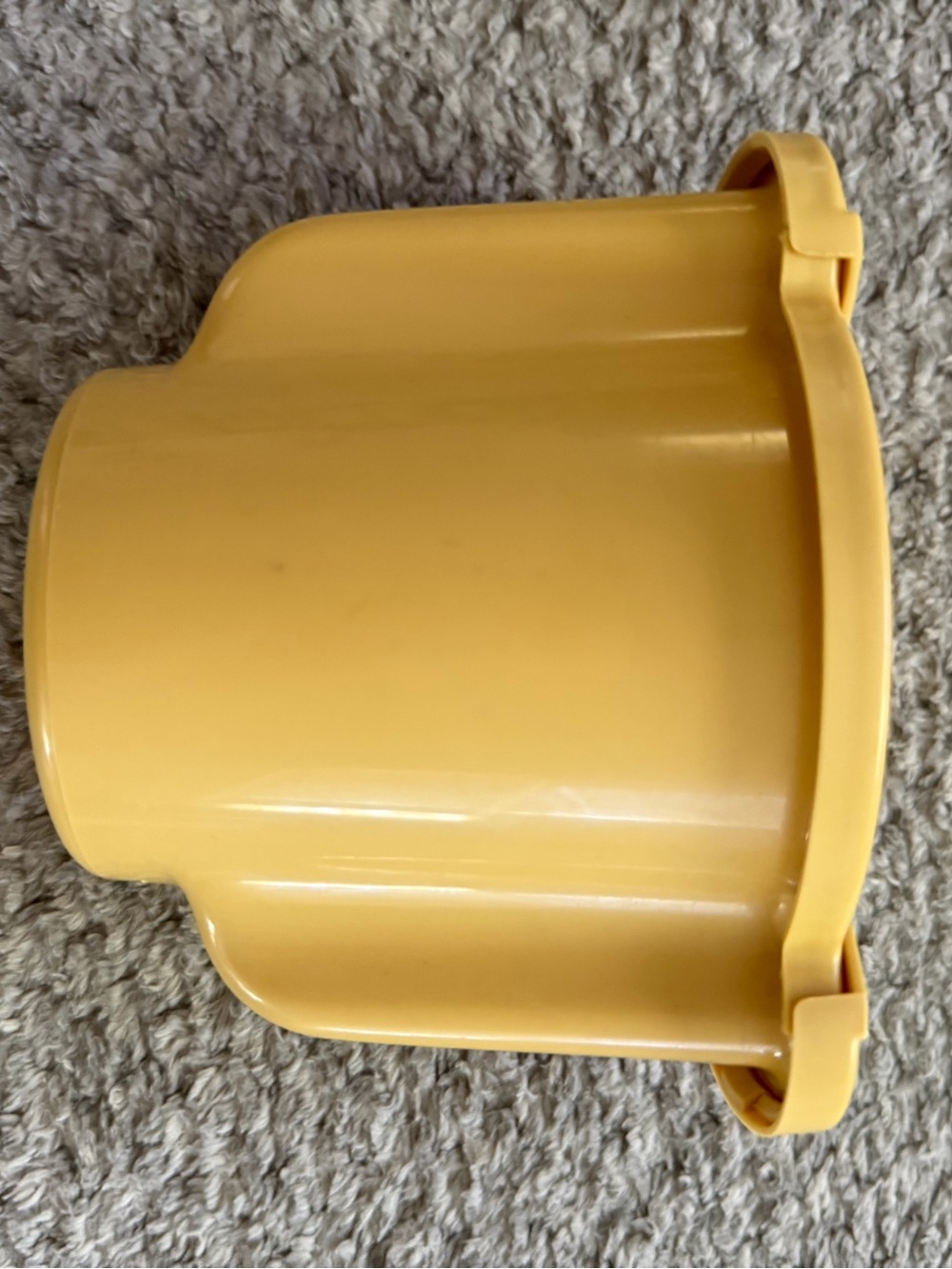 Tupperware Yellow Round Lid with Dual Flip Tabs